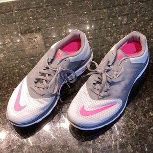 Nike women’s FS Lite Run 3 Sz 10